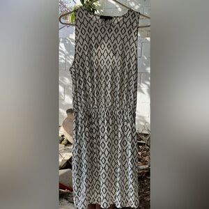 Black and White Banana Republic Size Medium Dress Keyhole Back